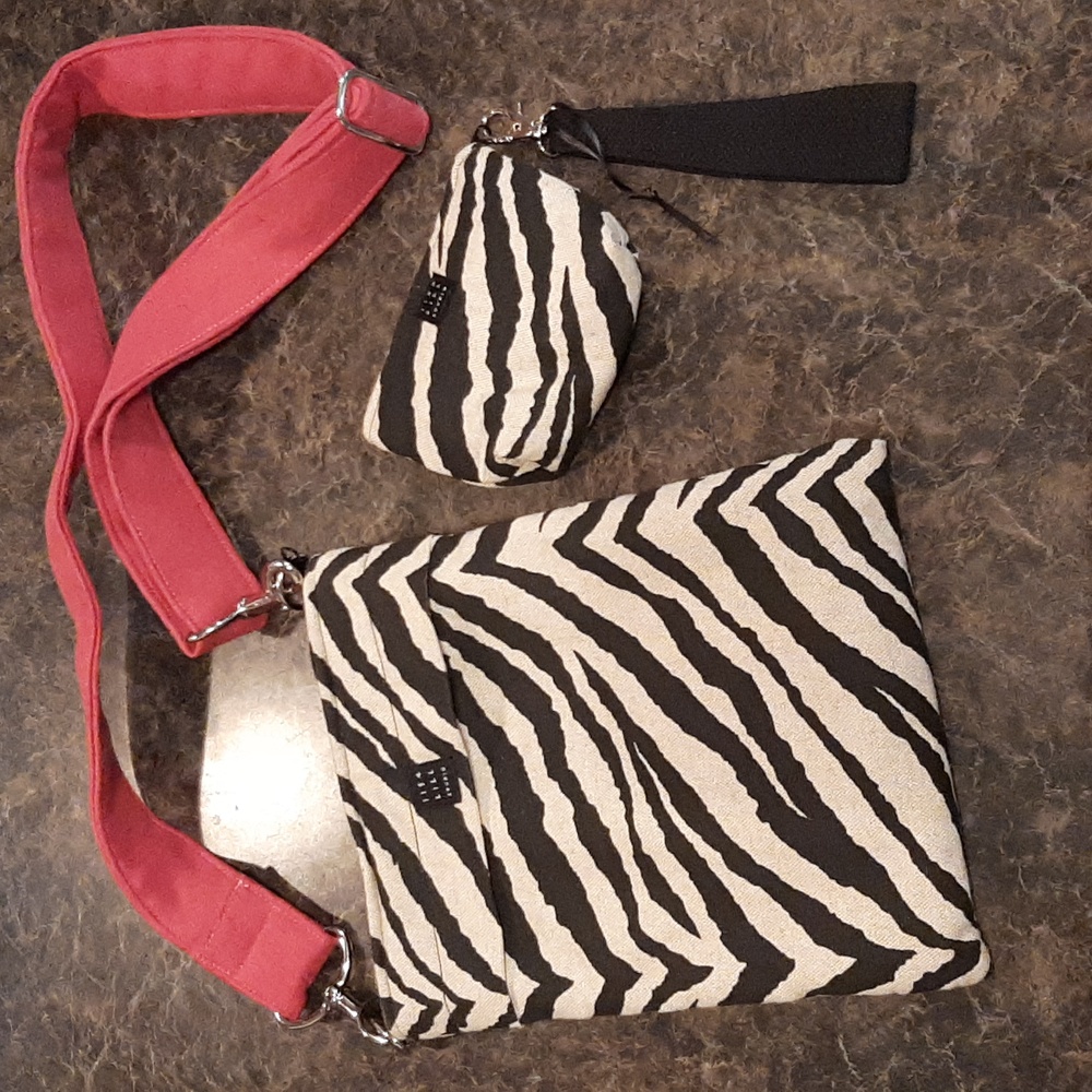 Lisa Lill Crossbody Bag Wristlet Set Animal Print Padded Black Beige Pink